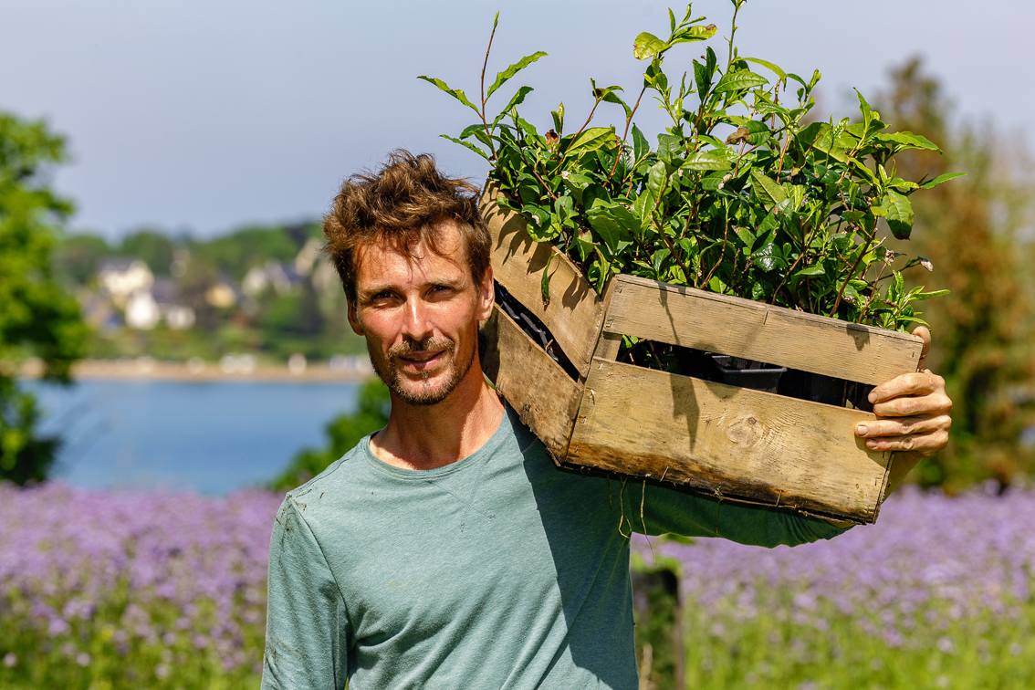 Malo Bara, gérant de la ferme Bleu Thé